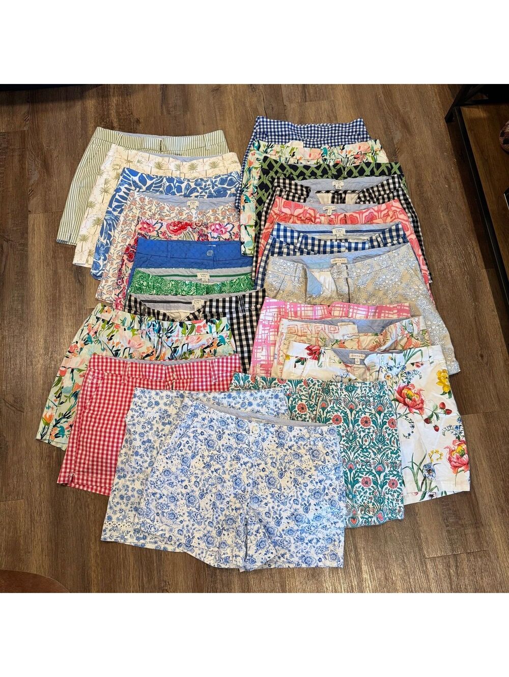 Crown & Ivy 23 PAIRS Women's Floral and Patterned Shorts Bundle Lot All Size 12